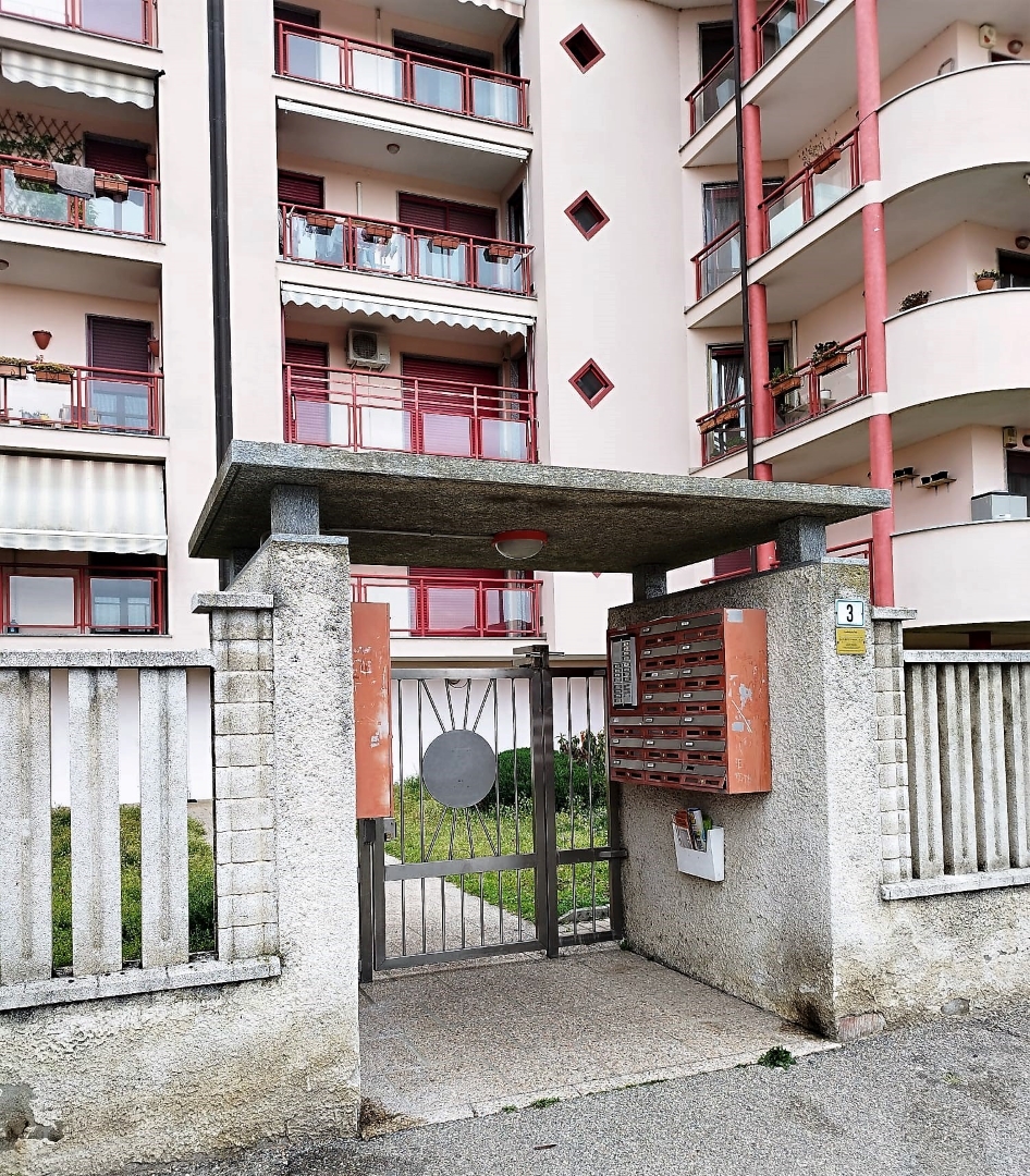 2GV000113 Trecate Trilocale 00 Esterno 00