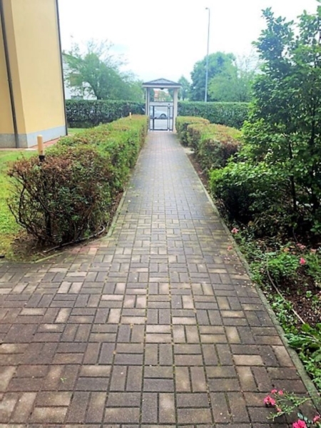 2GV000123 Vendita Trecate Bilocale 01 Vialetto Condominiale
