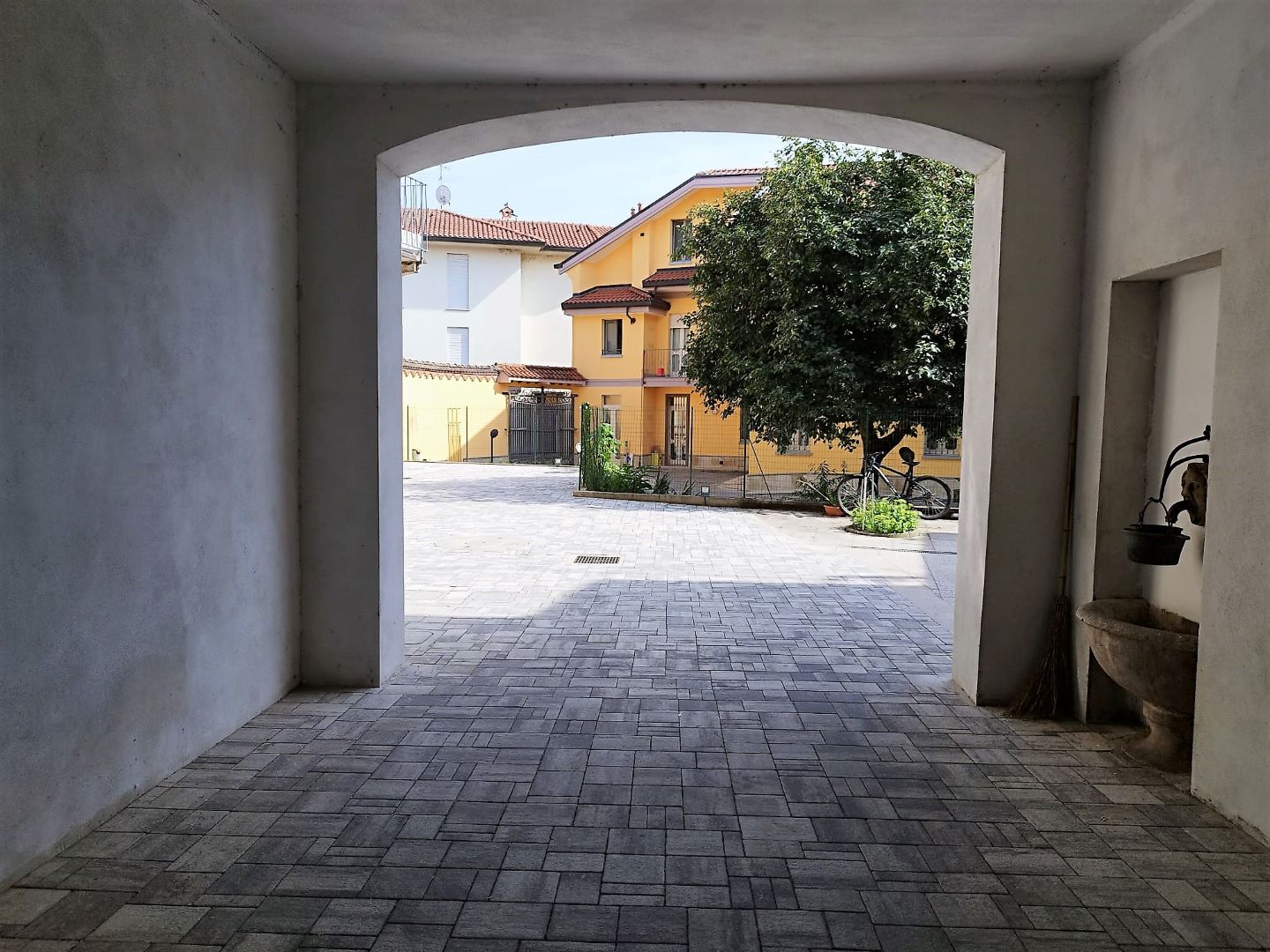 2GV000126 Vendita Trecate Trilocale 00 Corte Condominiale 00