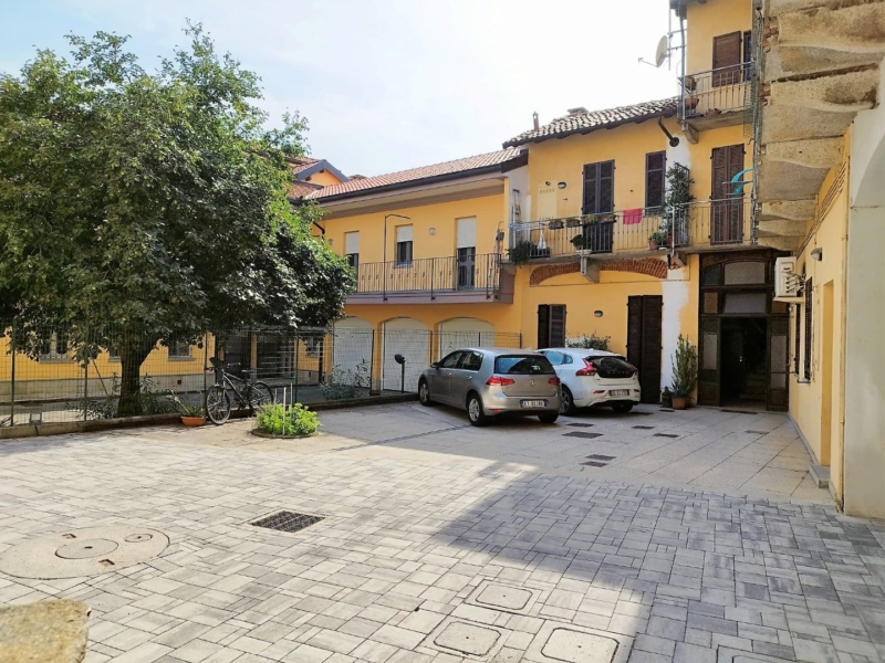 2GV000126 Vendita Trecate Trilocale 00 Corte Condominiale 02