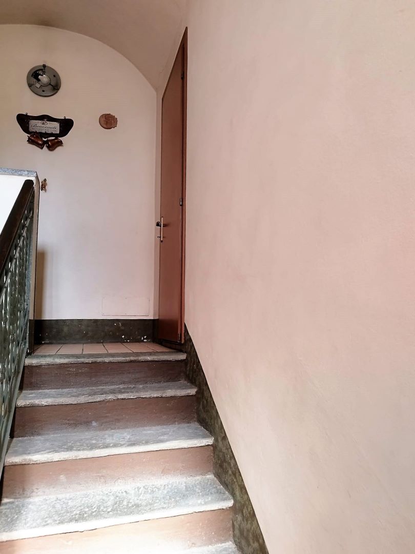2GV000126 Vendita Trecate Trilocale 00 Scale Accesso Alloggio 00