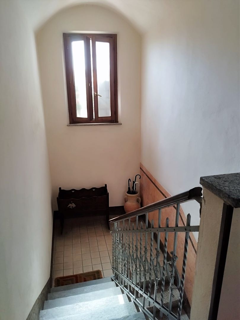 2GV000126 Vendita Trecate Trilocale 00 Scale Accesso Alloggio 05