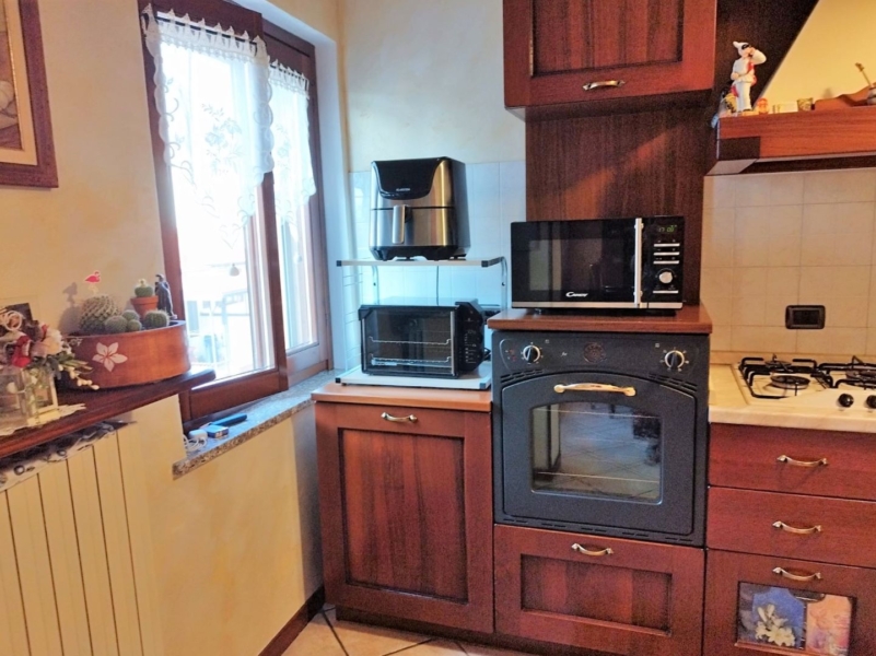 2GV000126 Vendita Trecate Trilocale 02 Cucina 04