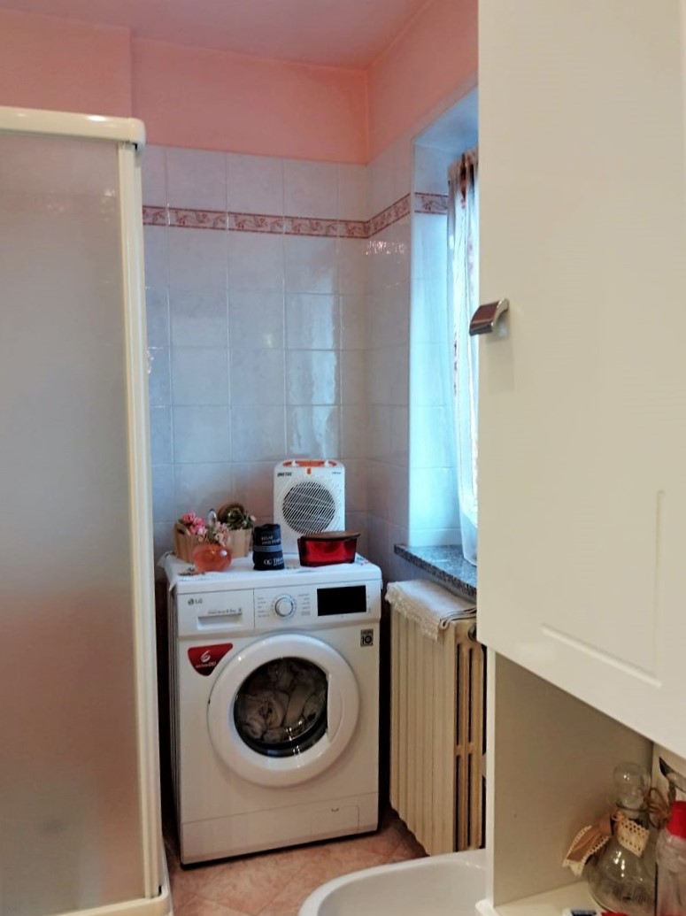 2GV000126 Vendita Trecate Trilocale 05 Bagno Padronale 01