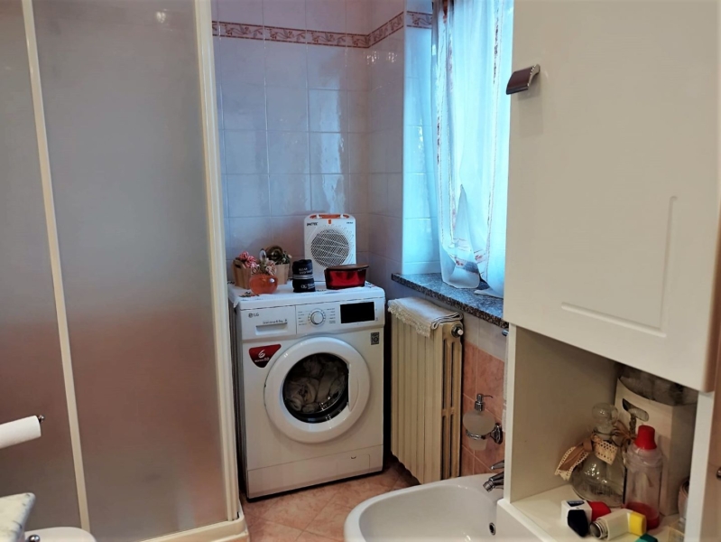 2GV000126 Vendita Trecate Trilocale 05 Bagno Padronale 02