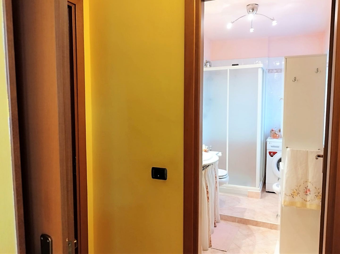 2GV000126 Vendita Trecate Trilocale 05 Bagno Padronale 03