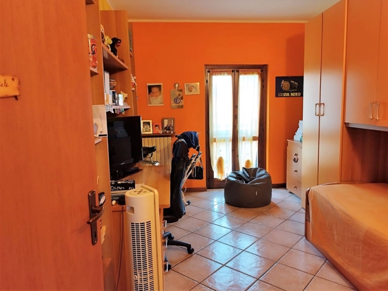 2GV000126 Vendita Trecate Trilocale 06 Cameretta 01