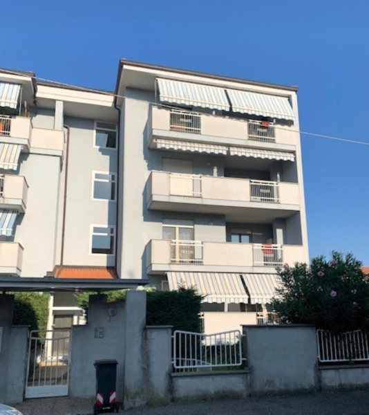 2GV000128 Vendita Trecate Alloggio Trilocale 00 Facciata 01