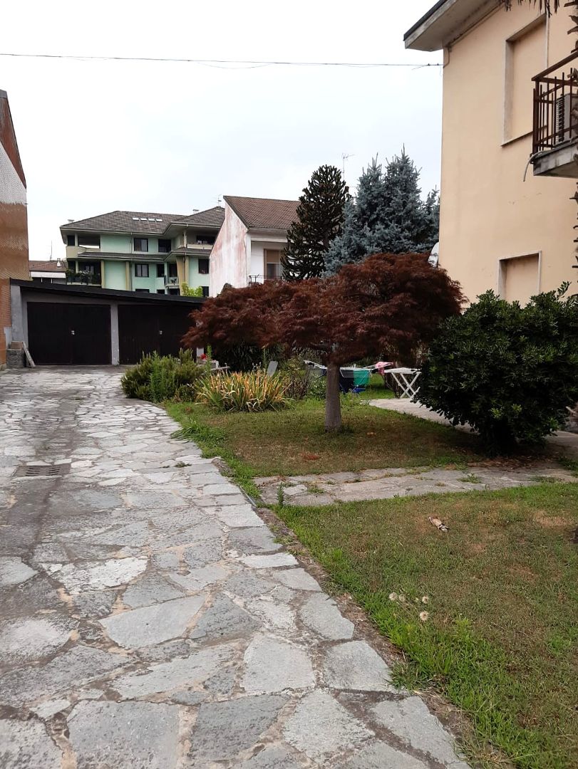 2GV000201 Vendita Villa Indipendente Trecate NO 02 Facciata Esterna Ovest 02