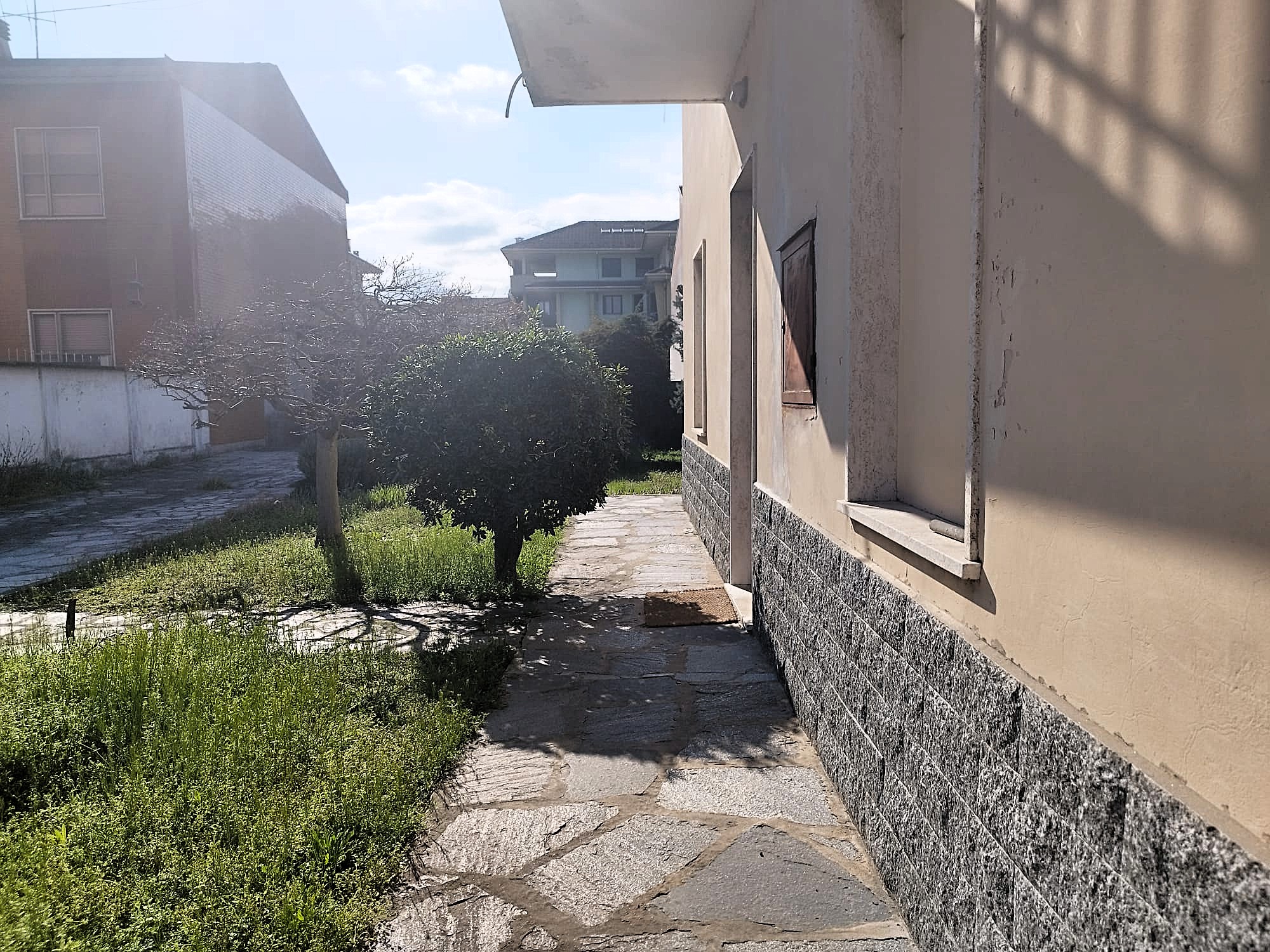 2GV000201 Vendita Villa Indipendente Trecate NO 02 Facciata Esterna Ovest 12