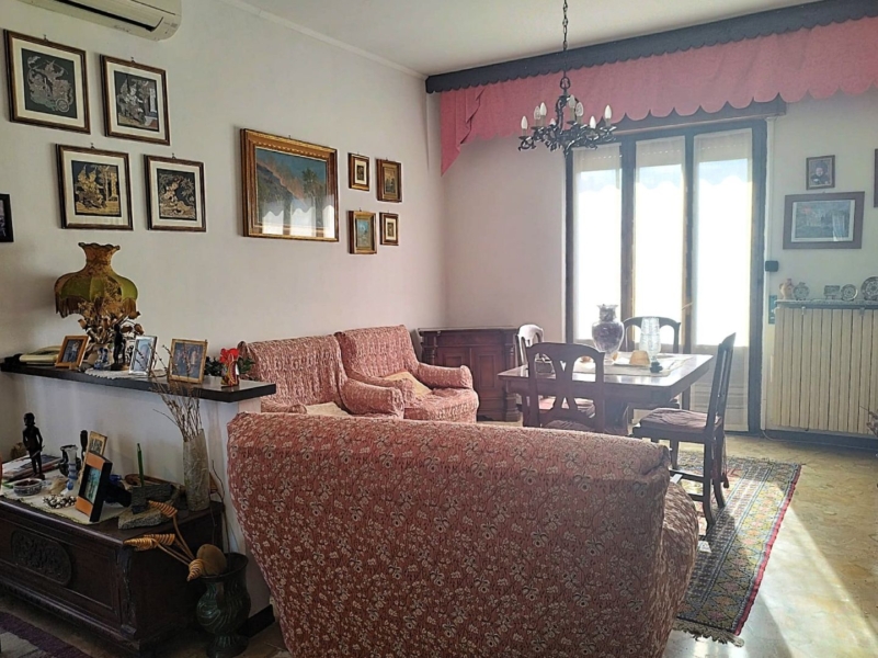 2GV000201 Vendita Villa Indipendente Trecate NO 20 P1 00 Soggiorno 04