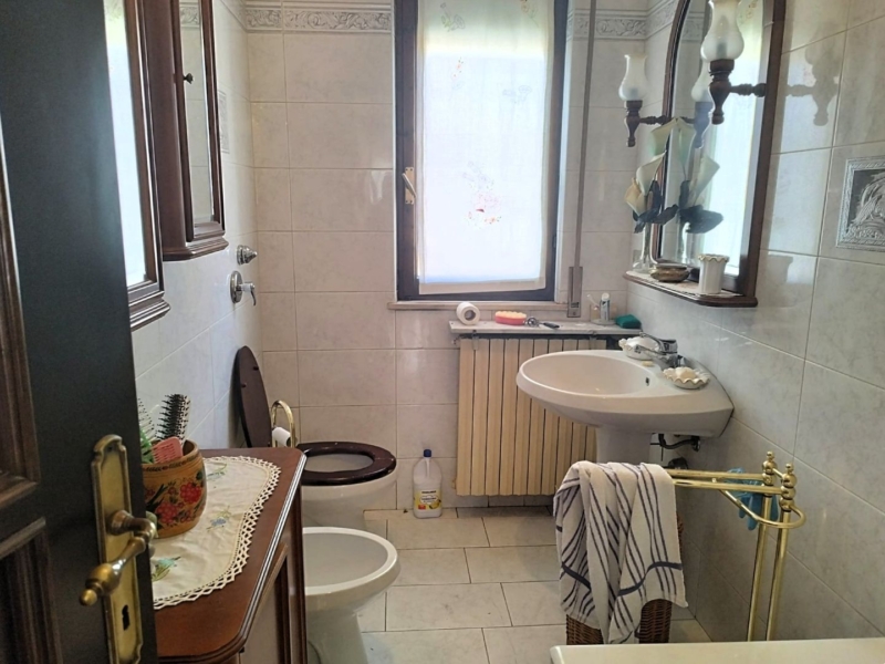2GV000201 Vendita Villa Indipendente Trecate NO 20 P1 06 Bagno 02