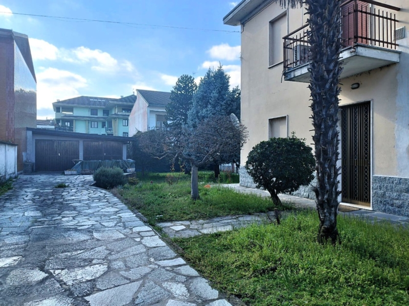 2GV000201 Vendita Villa Indipendente Trecate NO 80 Autorimessa Carraio 02